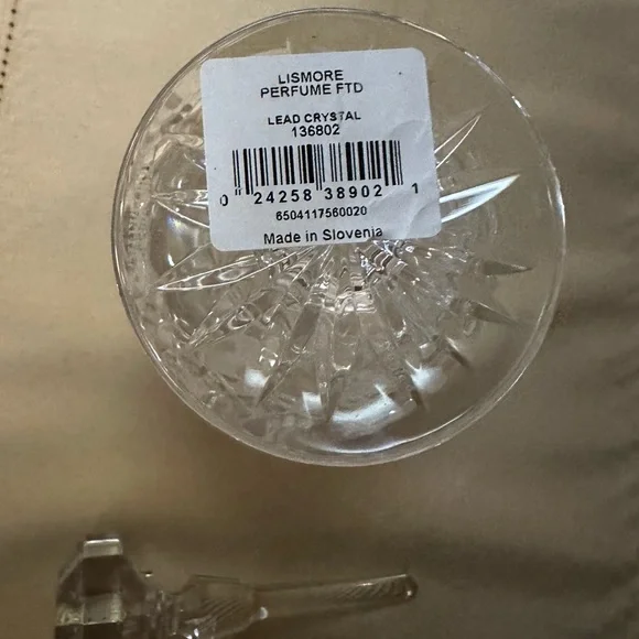 Elegant lead crystal perfume bottle - Picture 3 of 3